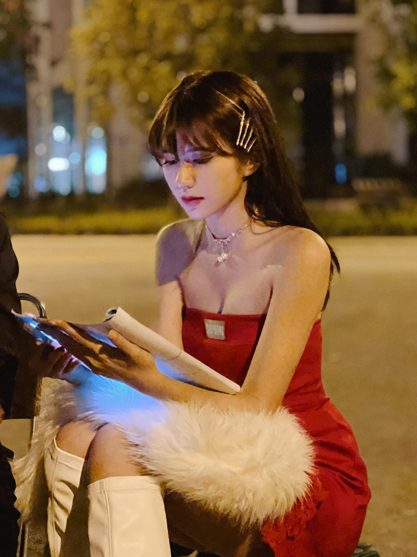 Loạt hình ảnh hậu trường được nữ diễn viên chia sẻ lên trang cá nhân