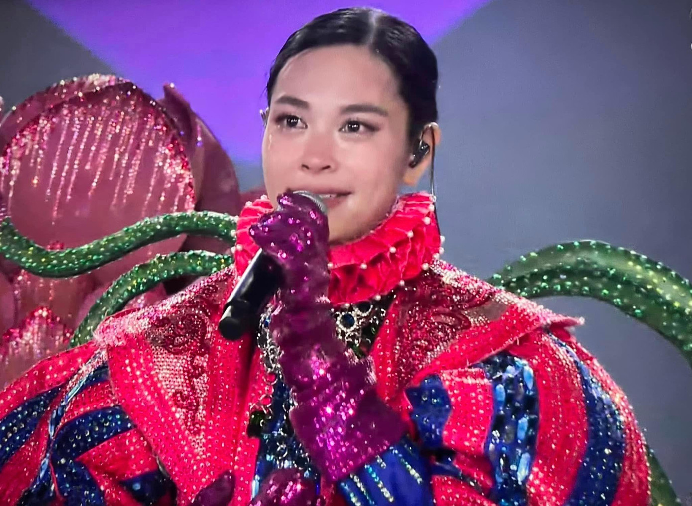 O Sen trở thành quán quân Ca sĩ mặt nạ. Cô chính là ca sĩ, giảng viên thanh nhạc Ngọc Mai.