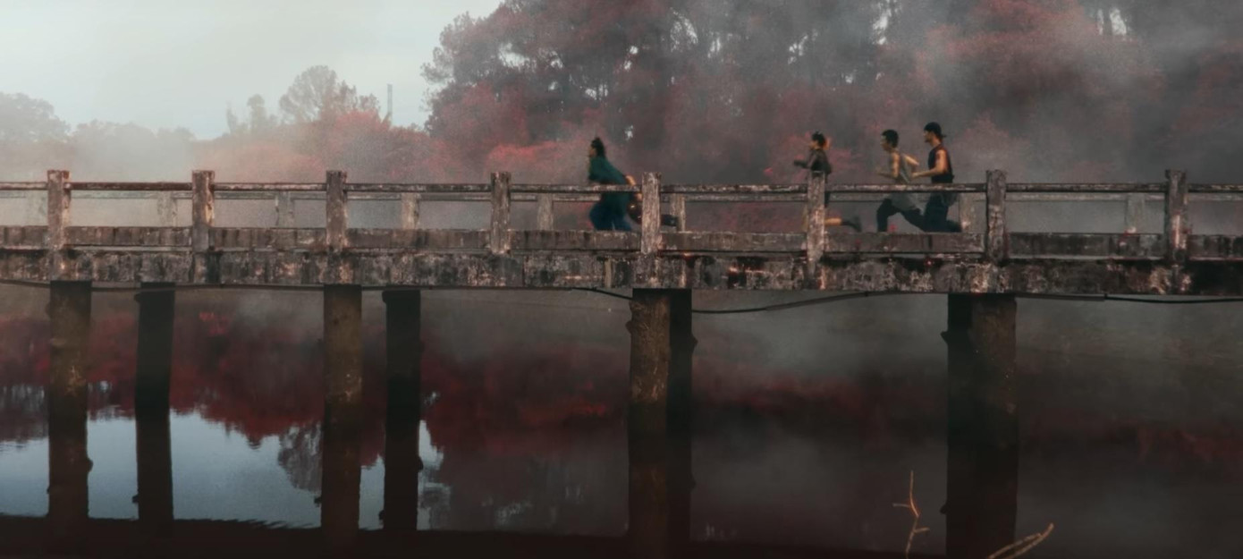 Khung cảnh công viên nước hồ Thủy Tiên trong MV Bad Memories Khung cảnh công viên nước hồ Thủy Tiên trong MV Bad Memories