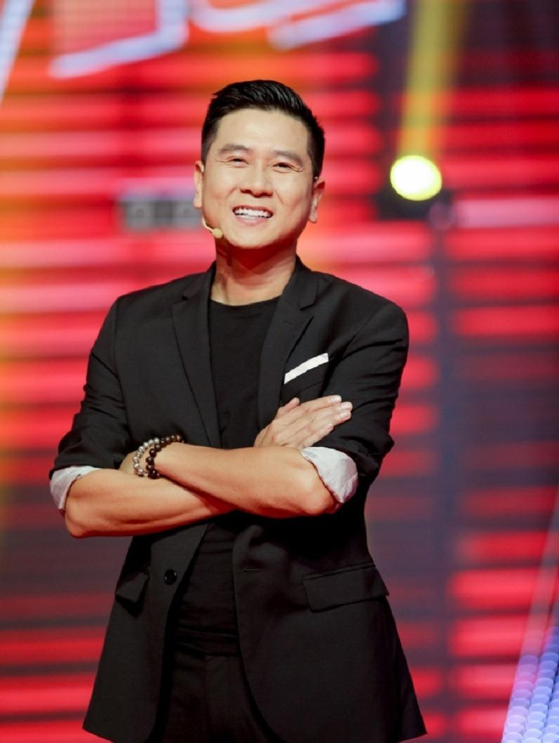 Cùng với Hồng Đăng, Hồ Hoài Anh là người vướng cáo buộc tại Tây Ban Nha. Sự vụ khiến cái nhìn của công chúng đối với hai nghệ sĩ thay đổi. Sự nghiệp, cuộc sống của hai ngôi sao bị ảnh hưởng nặng nề. Kể từ khi về nước sau “sự cố” đời tư, ông xã Lưu Hương Giang hiếm khi lộ diện. Lần gần đây nhất khán giả thấy Hồ Hoài Anh xuất hiện là qua tấm hình chụp trong đêm nhạc sắp diễn ra tại Hà Nội. Nhạc sĩ đang trong thời gian nghỉ việc không lương, chưa trở lại với công việc giảng dạy tại Học viện Âm nhạc Quốc gia Việt Nam. Cùng với Hồng Đăng, Hồ Hoài Anh là người vướng cáo buộc tại Tây Ban Nha. Sự vụ khiến cái nhìn của công chúng đối với hai nghệ sĩ thay đổi. Sự nghiệp, cuộc sống của hai ngôi sao bị ảnh hưởng nặng nề. Kể từ khi về nước sau “sự cố” đời tư, ông xã Lưu Hương Giang hiếm khi lộ diện. Lần gần đây nhất khán giả thấy Hồ Hoài Anh xuất hiện là qua tấm hình chụp trong đêm nhạc sắp diễn ra tại Hà Nội. Nhạc sĩ đang trong thời gian nghỉ việc không lương, chưa trở lại với công việc giảng dạy tại Học viện Âm nhạc Quốc gia Việt Nam.