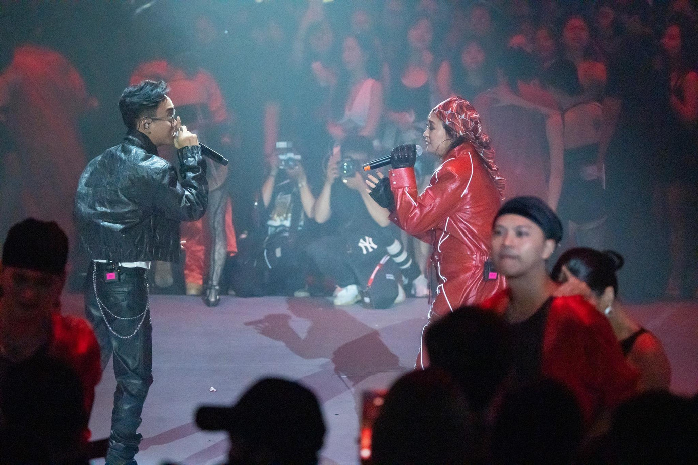 Các nghệ sĩ của SpaceSpeakers tái hiện nhiều bản hit trên sân khấu.