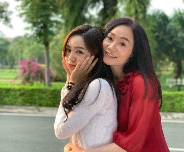 Quỳnh Kool (trái) và Quách Thu Phương Quỳnh Kool (trái) và Quách Thu Phương