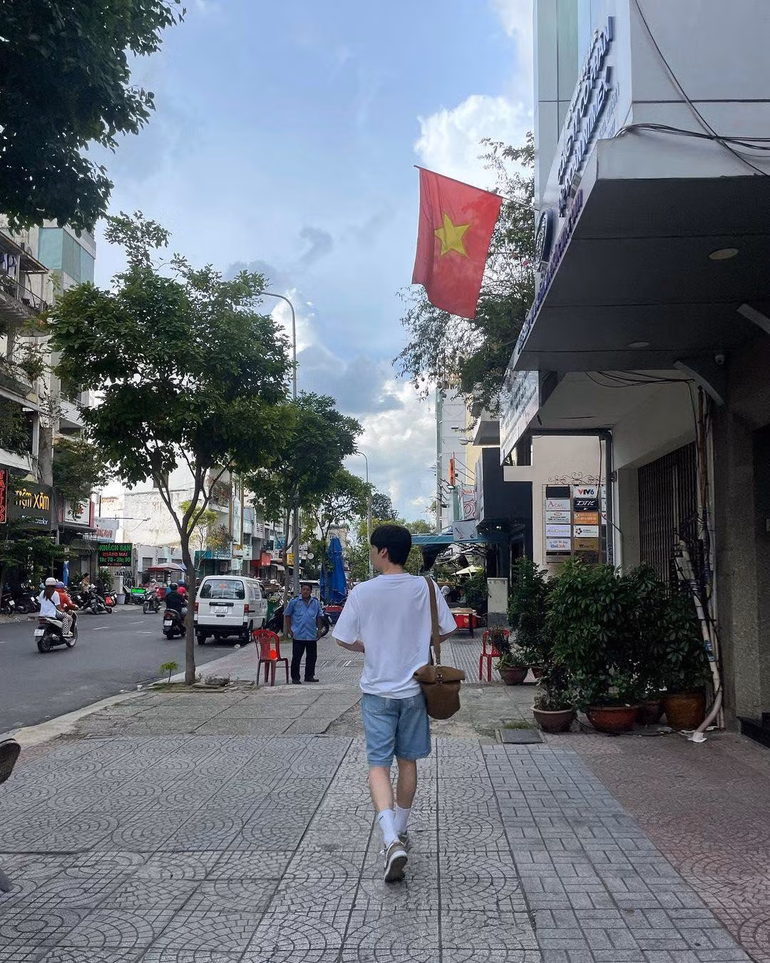 Nam diễn viên ăn vận đơn giản nhưng vẫn nổi bật. Ảnh: Instagram