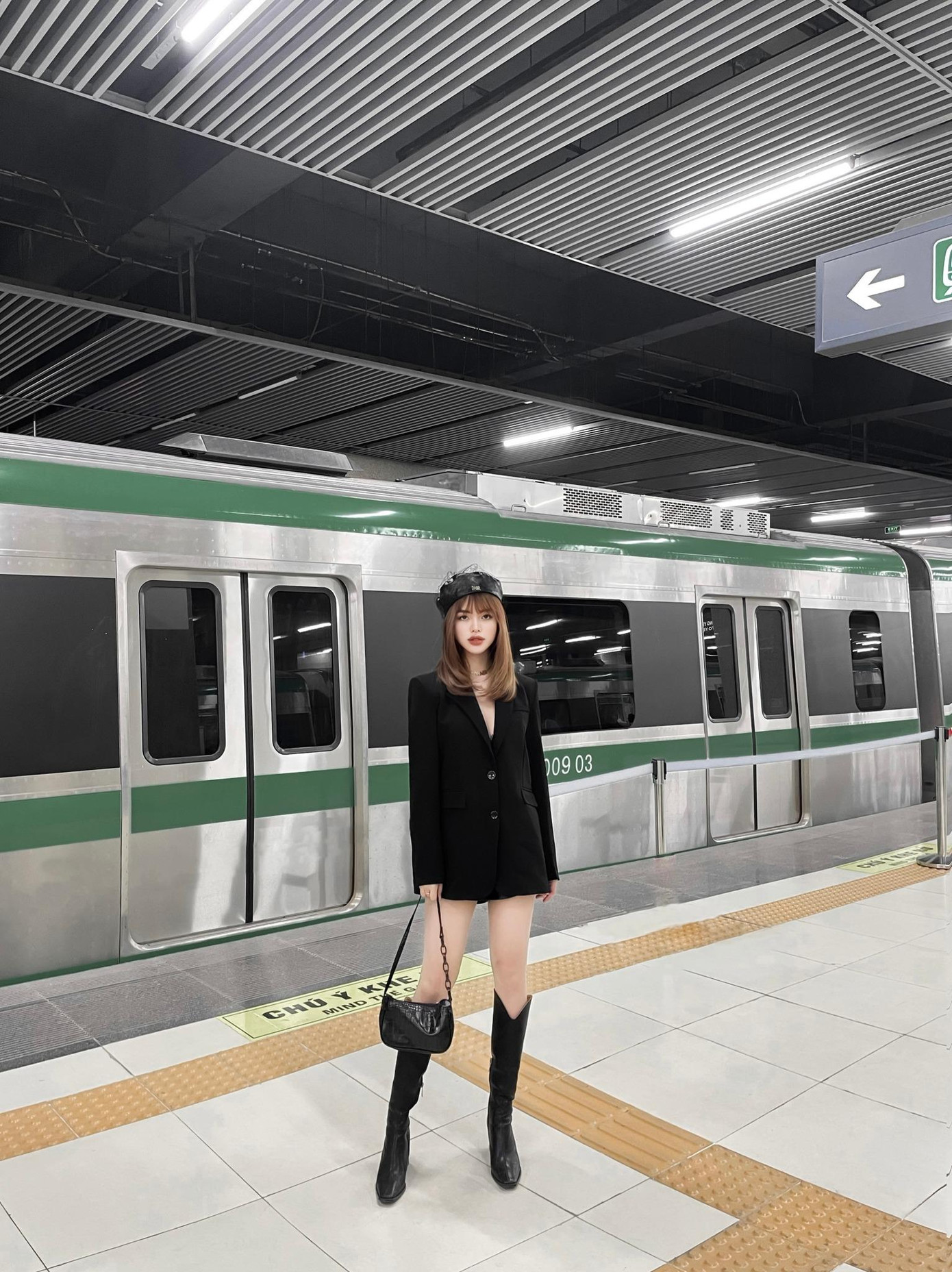 Trên trang cá nhân, Diễm Quỳnh thường chia sẻ những bức hình xinh đẹp, nhận được nhiều lời khen có cánh từ mọi người.