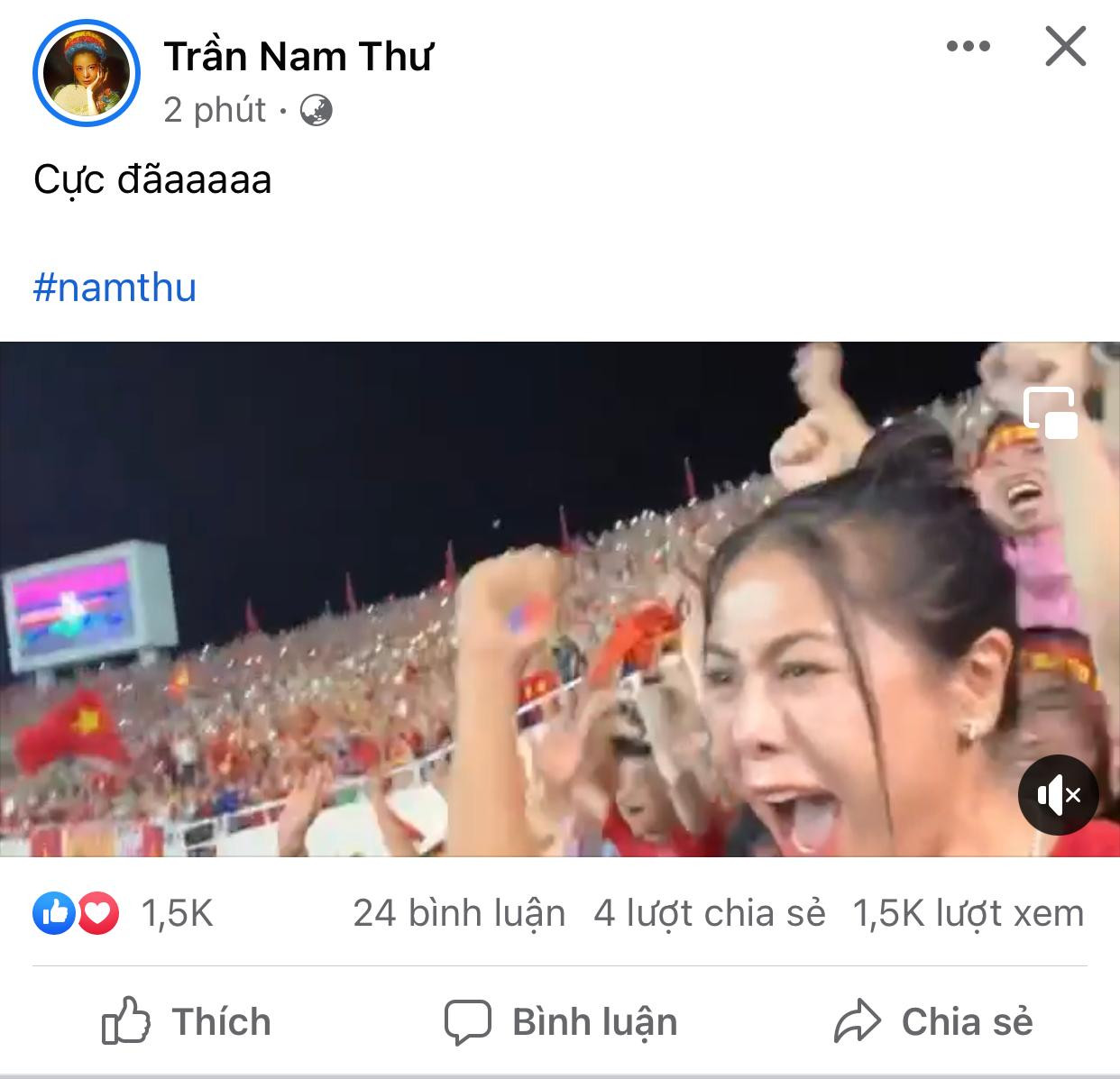 Nam Thư và Lê Dương Bảo Lâm vỡ òa trước bàn thắng của U23 tại sân Mỹ Đình.