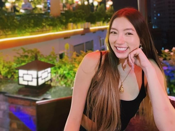 Xuất thân từ gia đình nghệ sĩ nhưng Quỳnh Tiên lại theo học ngành điều dưỡng tại California.