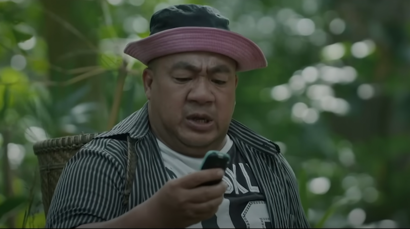 Xuân cho đàn em đi tìm chồng mất tích. Ảnh: CMH.