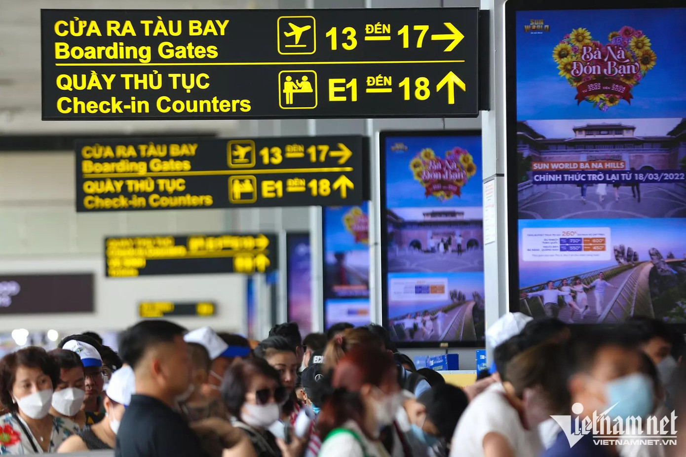 Trong những ngày đầu tháng 7, sản lượng vận chuyển qua Cảng HKQT Nội Bài duy trì ở mức cao với trung bình 603 lượt chuyến bay, trong đó các chuyến bay nội địa chiếm 472 lượt.