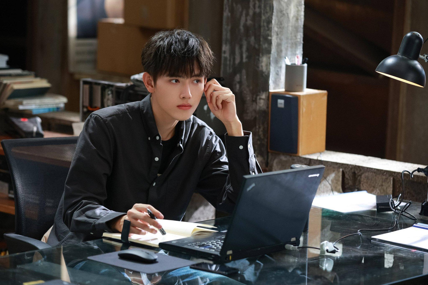 Sao phim Hạo y hành chủ động từ bỏ quốc tịch Mỹ và xin nhập quốc tịch Trung Quốc khi anh đủ 18 tuổi vào năm 2018. Anh vướng nhiều lời dị nghị về gốc gác khi hoạt động nghệ thuật tại quê nhà. Theo Variety, đây là quyết định khôn ngoan của Trần Phi Vũ khi anh đang trên đà phát triển tại thị trường tỷ dân. Sao phim Hạo y hành chủ động từ bỏ quốc tịch Mỹ và xin nhập quốc tịch Trung Quốc khi anh đủ 18 tuổi vào năm 2018. Anh vướng nhiều lời dị nghị về gốc gác khi hoạt động nghệ thuật tại quê nhà. Theo Variety, đây là quyết định khôn ngoan của Trần Phi Vũ khi anh đang trên đà phát triển tại thị trường tỷ dân.