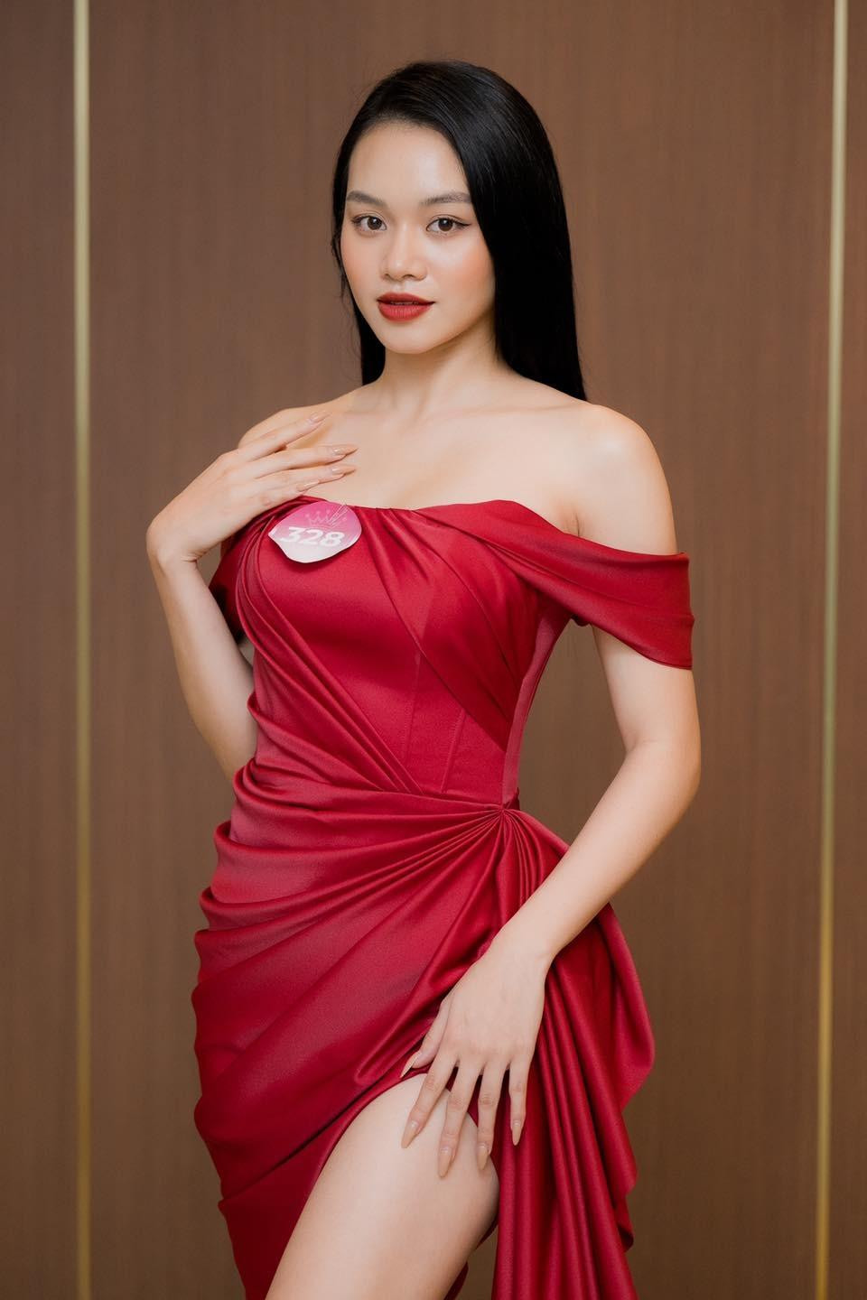 Thí sinh Nguyễn Thị Hương Giang, 20 tuổi, là người được gọi tên cuối cùng trong top 33 cô gái bước vào chung khảo Hoa hậu Việt Nam 2022 phía Bắc.