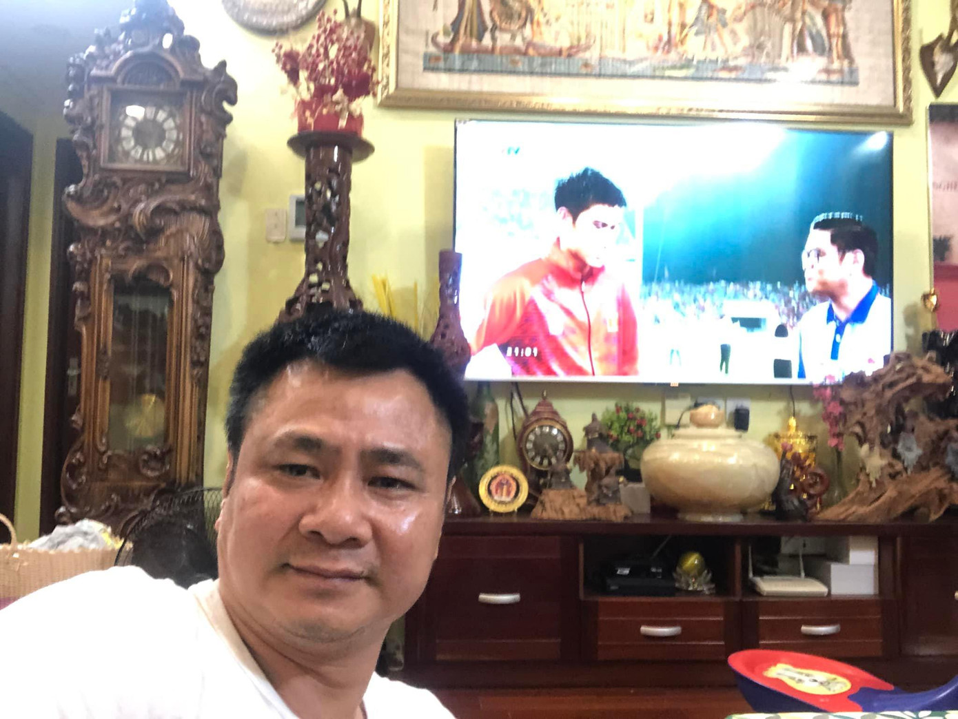 NSND Tự Long viết: “Việt Nam! Vô địch. Hùng Dũng, Mạnh Dũng, Tuấn Tài …Thanh Bình…và HLV Park Hang-seo! Xin cảm ơn tất cả 22/5/2022”.