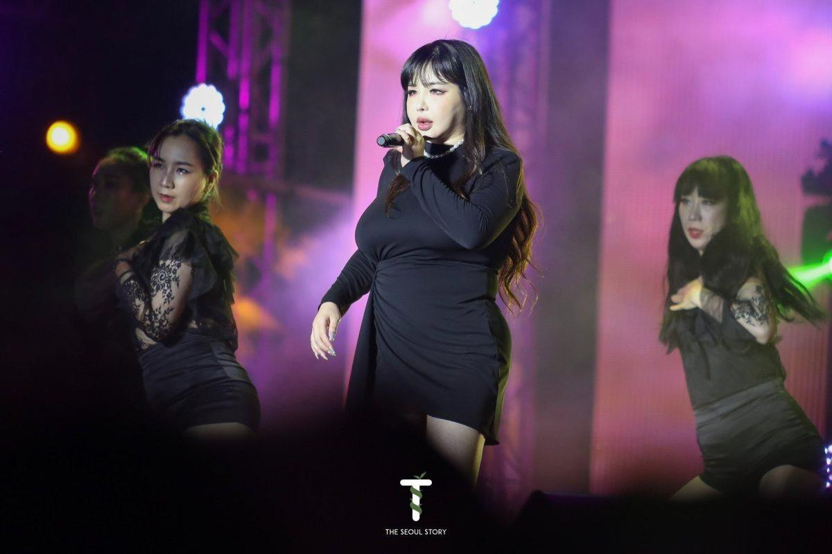 Park Bom tăng cân bất thường khiến fan lo lắng. Ảnh: AllKpop.