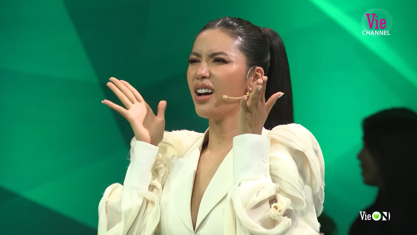 Minh Tú thay thế vị trí của Hương Giang