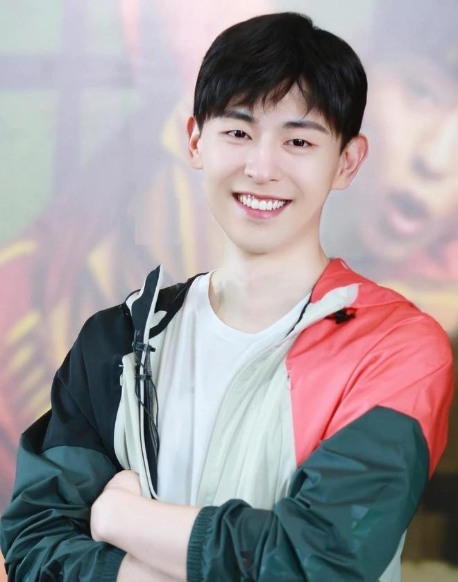 Đặng Luân, Viên Băng Nghiên vướng scandal trốn thuế. Ảnh: Weibo.