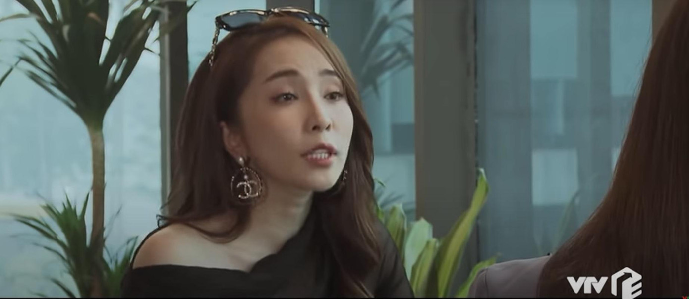 Nhân vật của Chí Nhân lại có quan hệ phức tạp với bạn thân của Giang – Quỳnh Nga đóng.