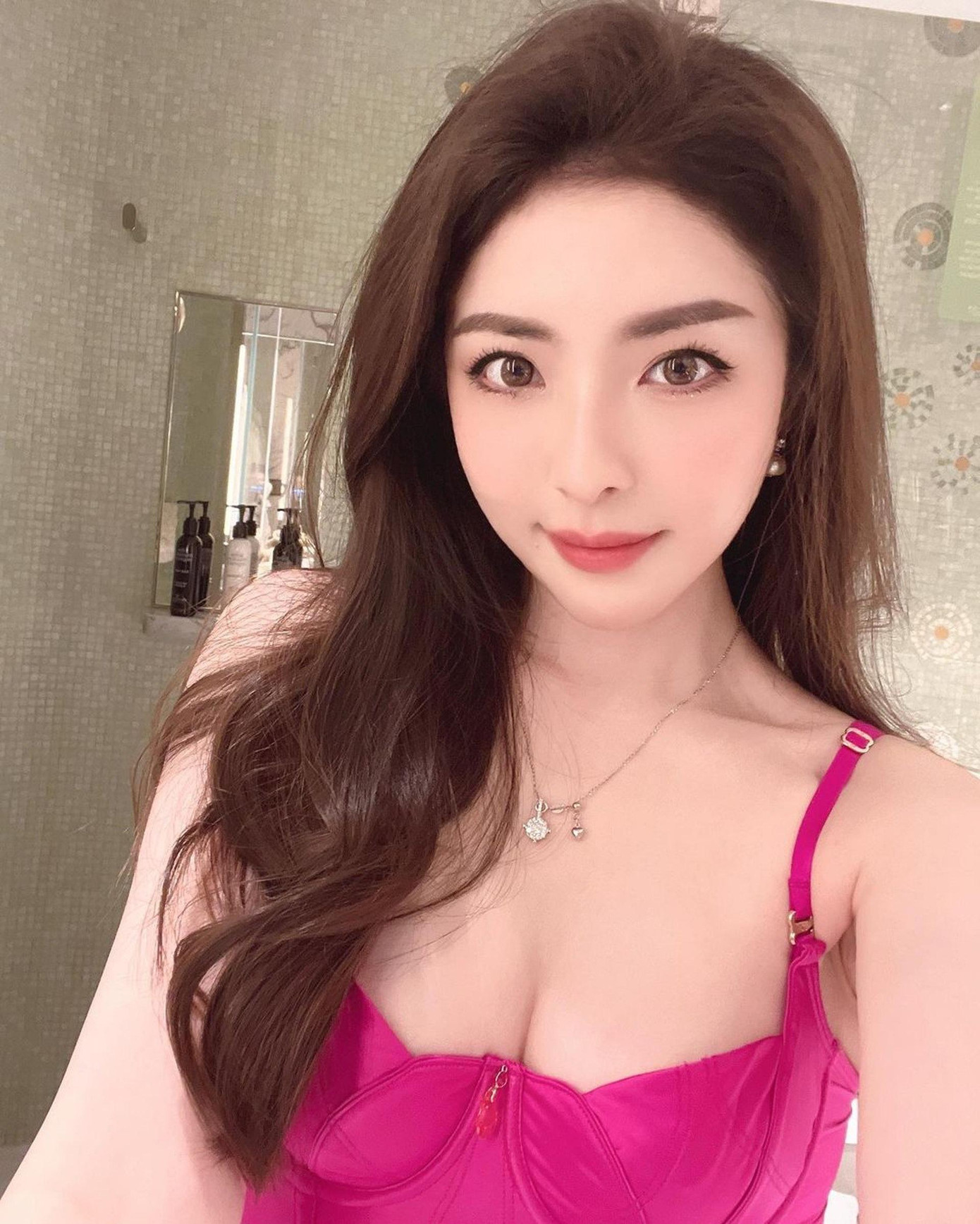 Bối Y Lâm được xác định là một trong những phụ nữ bị cảnh sát bắt giữ. Ảnh: HK01. Bối Y Lâm được xác định là một trong những phụ nữ bị cảnh sát bắt giữ. Ảnh: HK01.