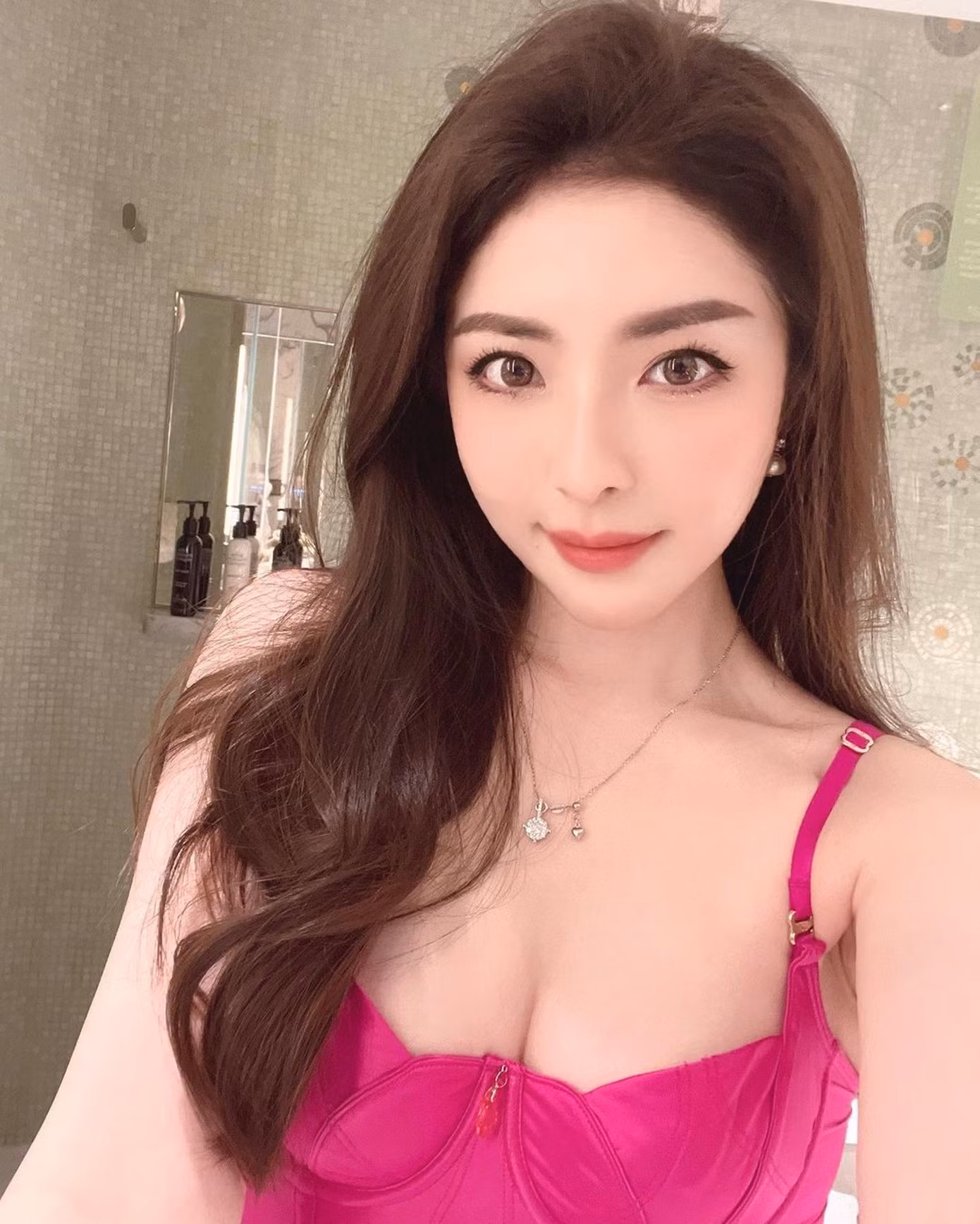 Bối Y Lâm được xác định là một trong những phụ nữ bị cảnh sát bắt giữ. Ảnh: HK01.