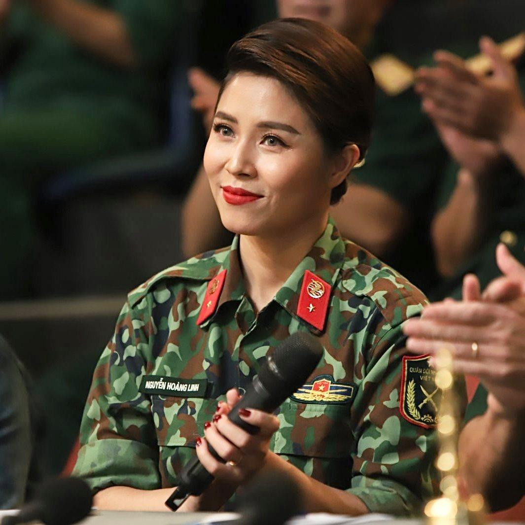 Hoàng Linh là MC gắn bó lâu nhất với Chúng tôi là chiến sĩ Hoàng Linh là MC gắn bó lâu nhất với Chúng tôi là chiến sĩ