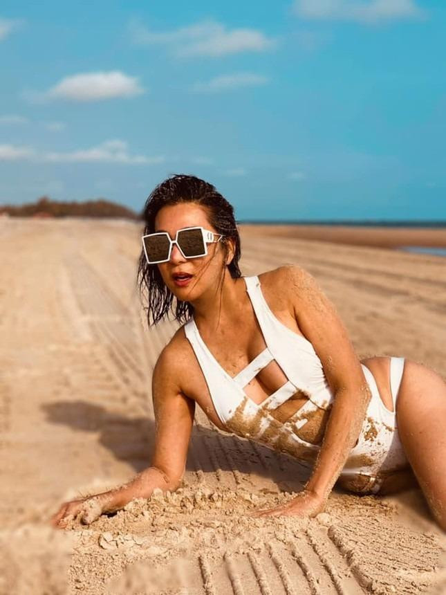 Kỳ Duyên thả dáng trong bộ bikini kiệm vải.