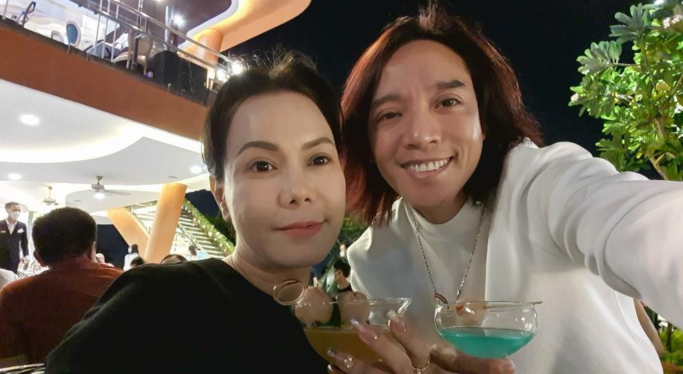 Bức ảnh đầu tiên chào năm 2022 của vợ chồng nghệ sĩ Việt Hương - Hoài Phương. Bức ảnh đầu tiên chào năm 2022 của vợ chồng nghệ sĩ Việt Hương - Hoài Phương.