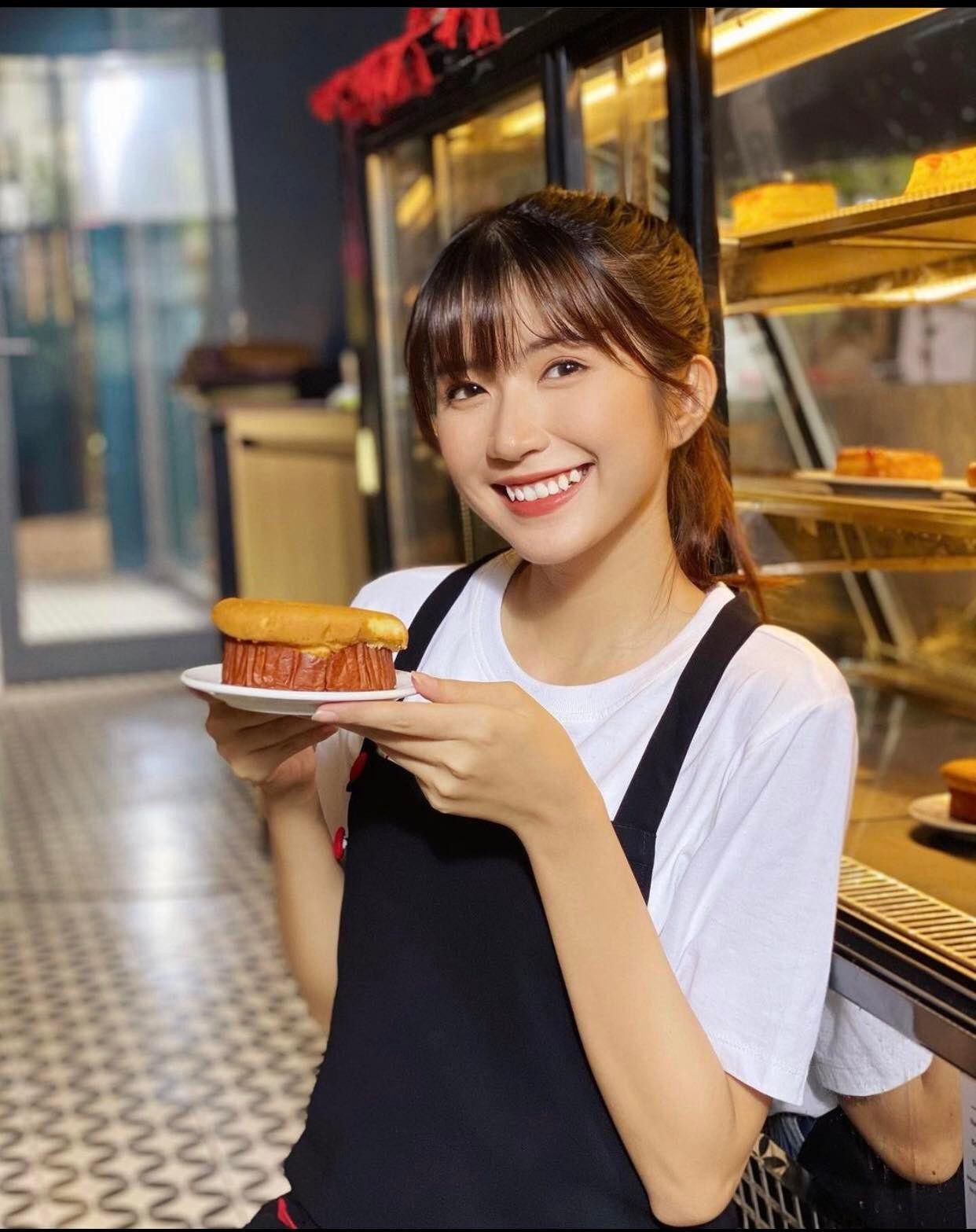 Cô là tân binh của Vũ trụ điện ảnh VTV, đảm nhận vai em út Vân Vân trong Thương ngày nắng về.