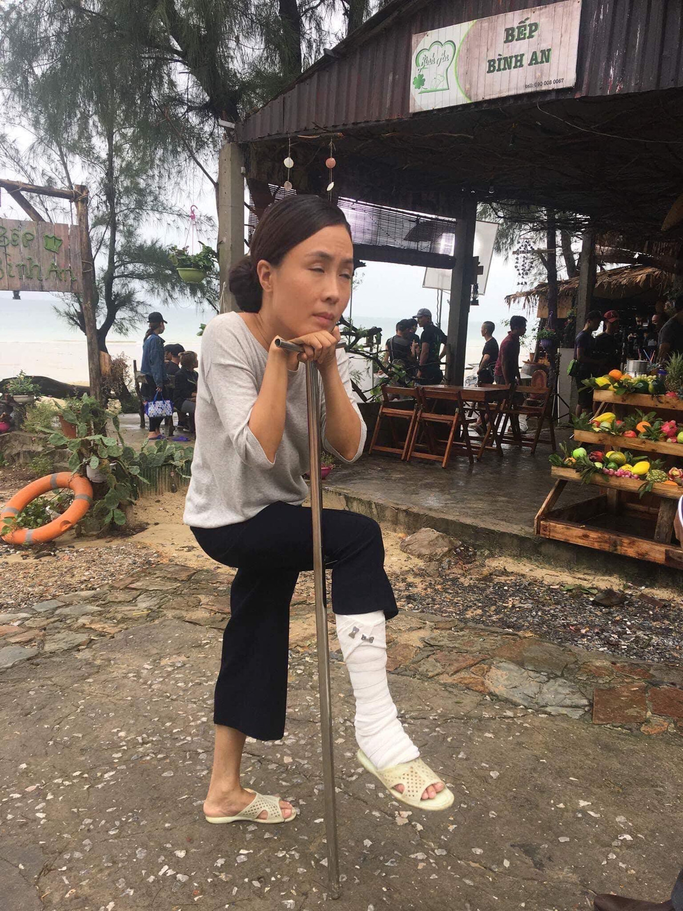 Cách tạo dáng khó đỡ của Hồng Diễm