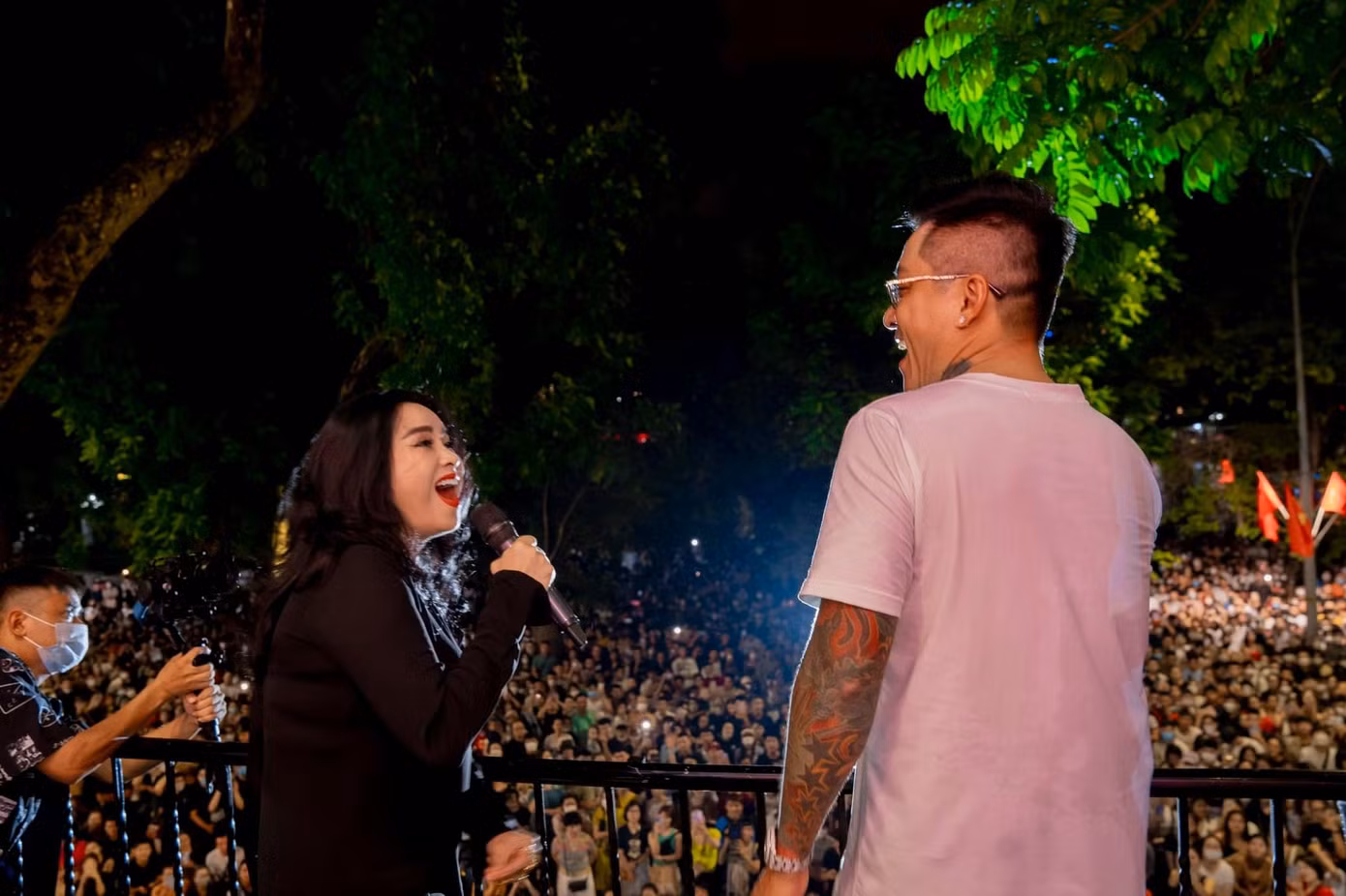 Diva Thanh Lam có mặt trong đêm diễn miễn phí của Tuấn Hưng. Ảnh: FBNV Diva Thanh Lam có mặt trong đêm diễn miễn phí của Tuấn Hưng. Ảnh: FBNV