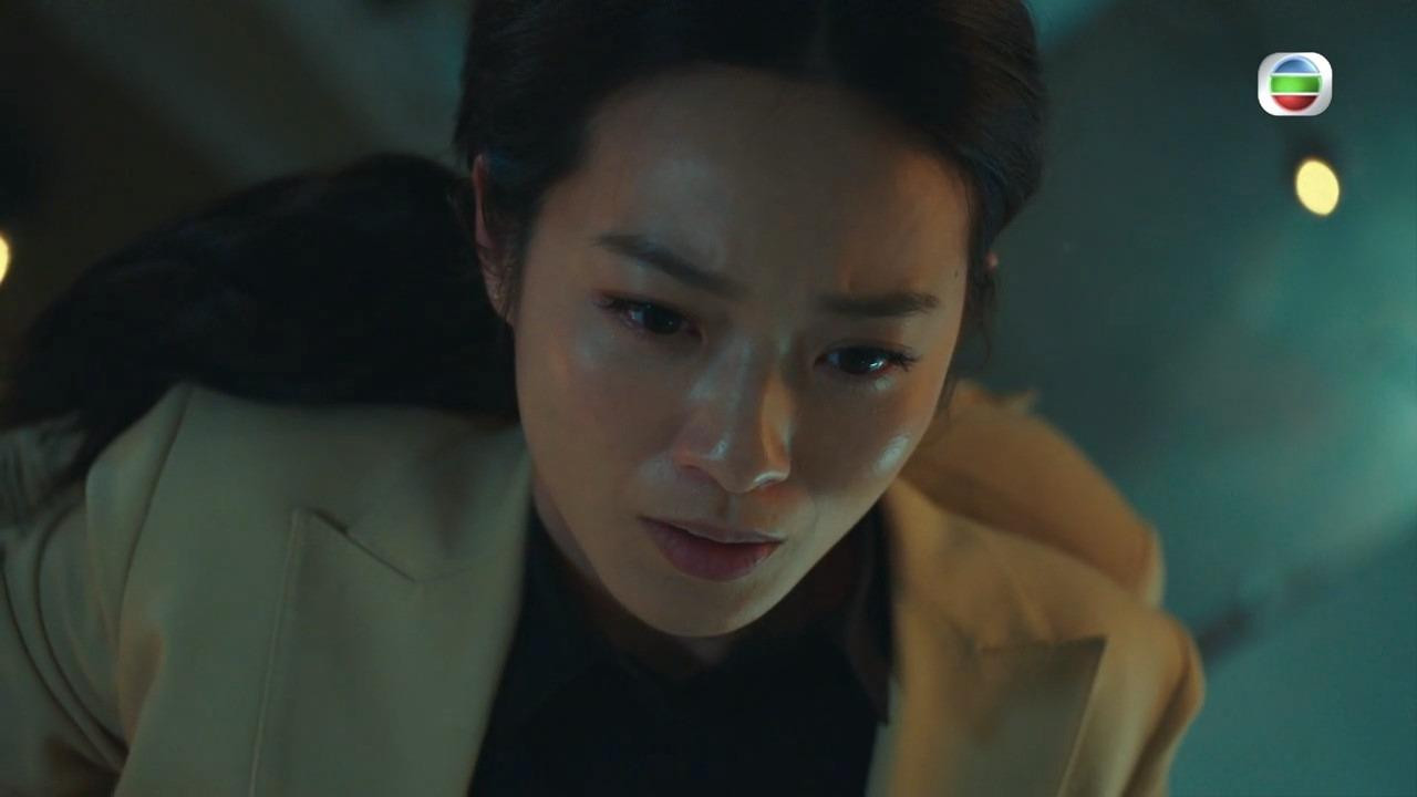 Diễn viên có hai cảnh bị bắt trói. Ảnh: Topick.