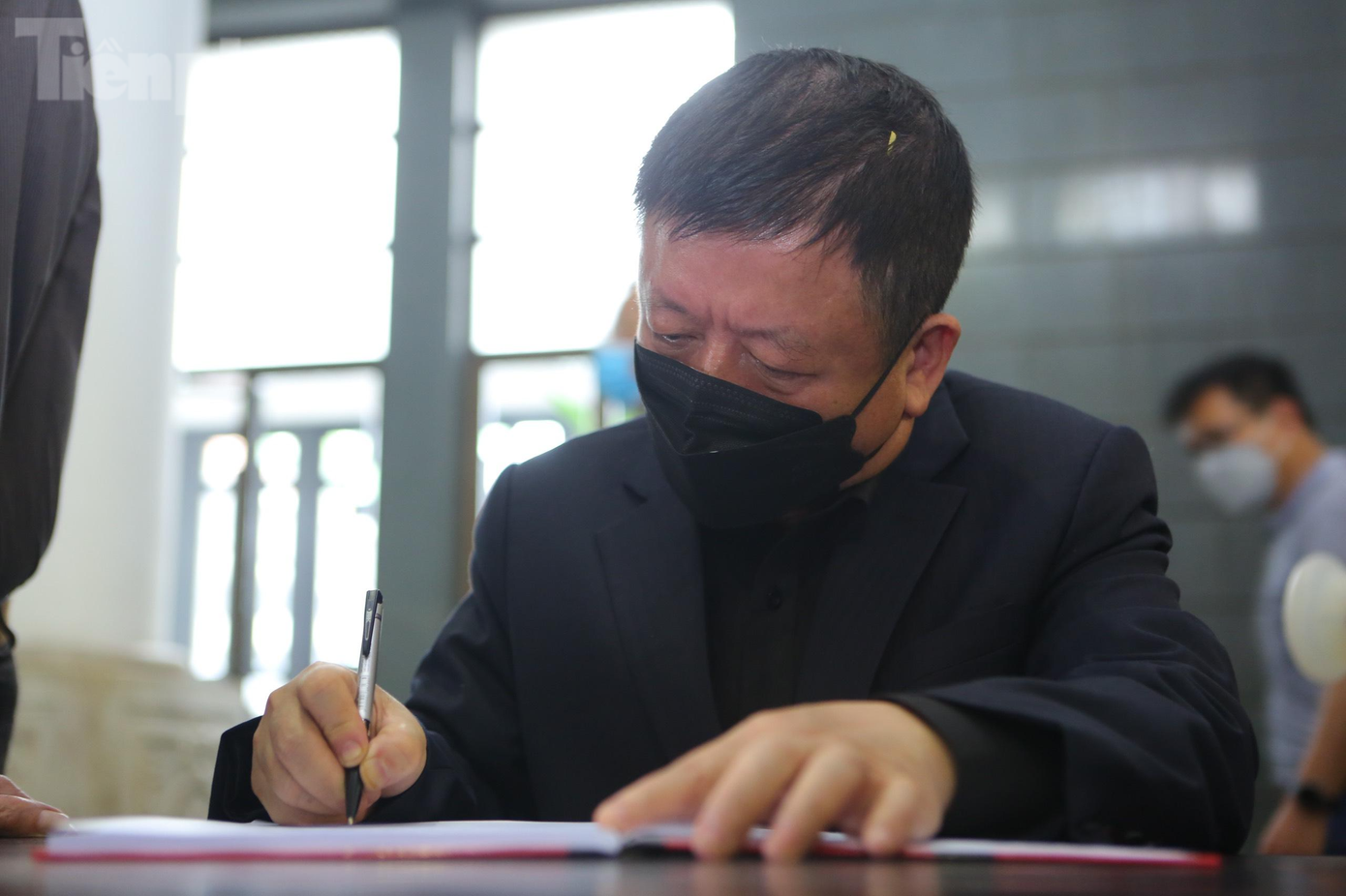 Nhạc sĩ Đỗ Hồng Quân là một trong những người đến lễ viếng sớm nhất.