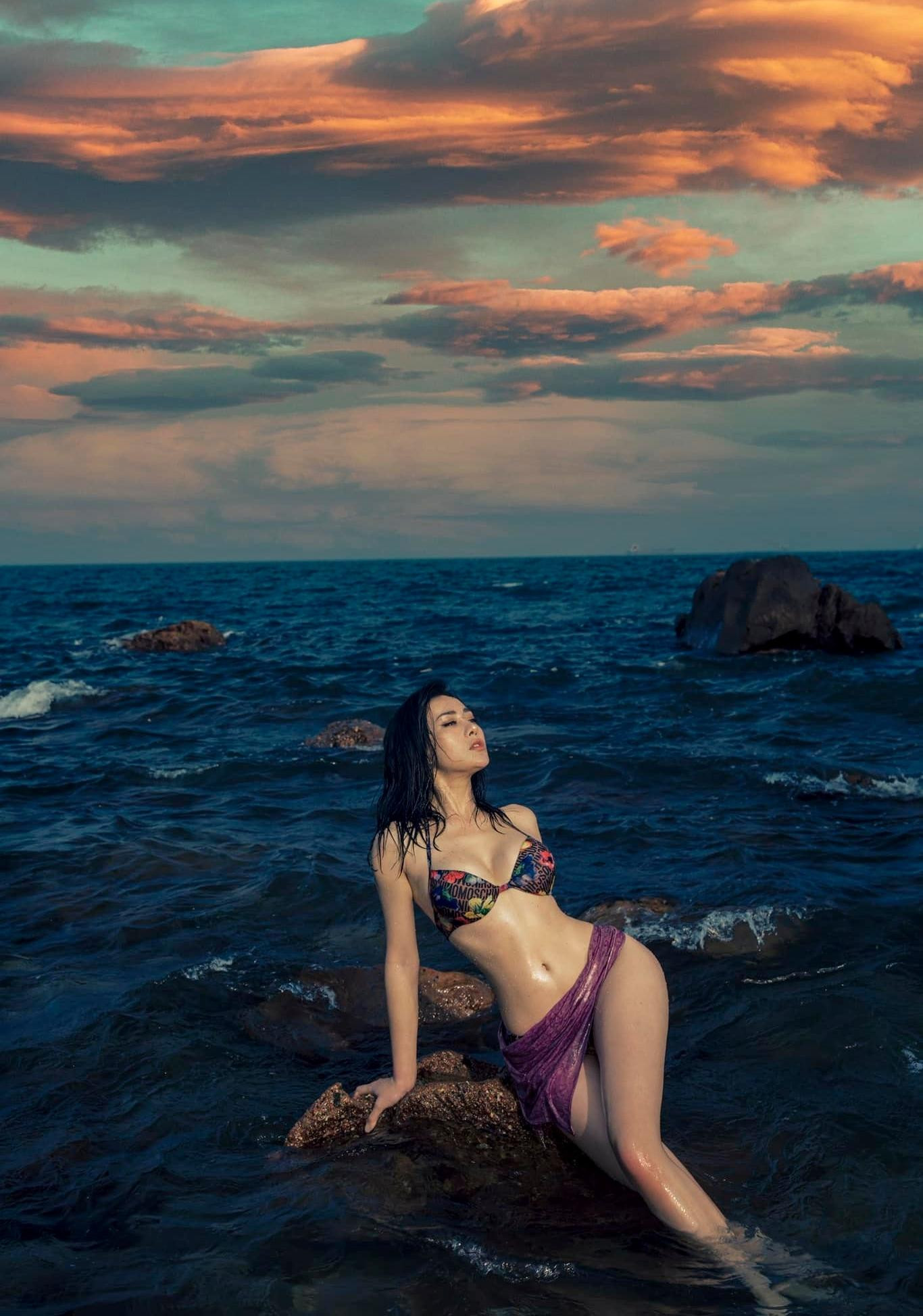 Không chỉ khán giả dành “mưa lời khen” mà nhiều đồng nghiệp như Quách Thu Phương, Hương Giang, NSƯT Quang Thắng,…cũng cảm thán trước hình thể “cực cháy” của Phương Oanh.