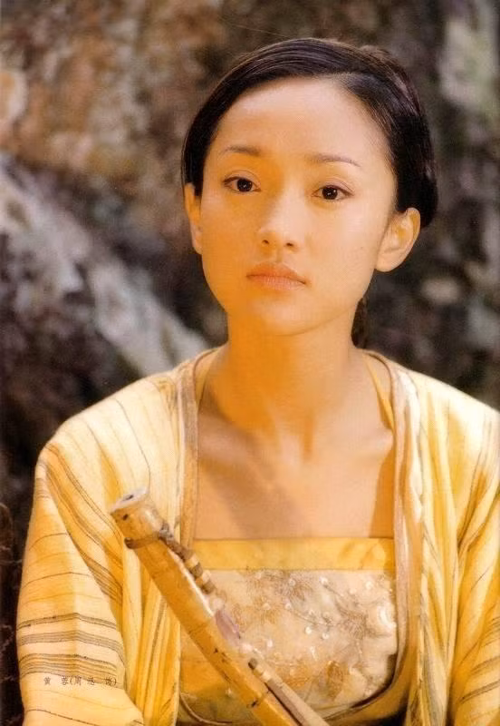 Tạo hình Hoàng Dung phim Anh hùng xạ điêu (2003) của Châu Tấn
