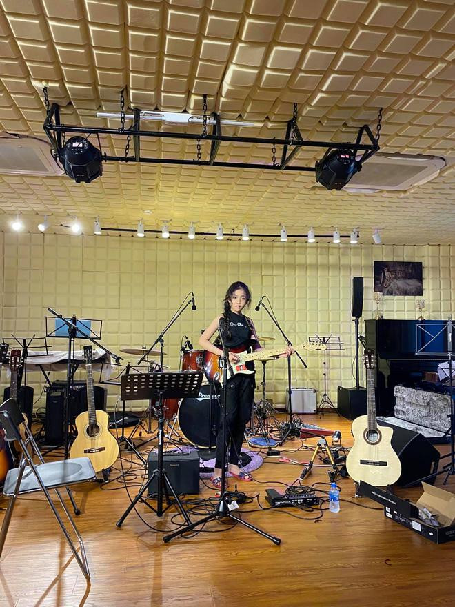 Bên trong căn nhà như studio mà Thiên Nga được bố mẹ tặng