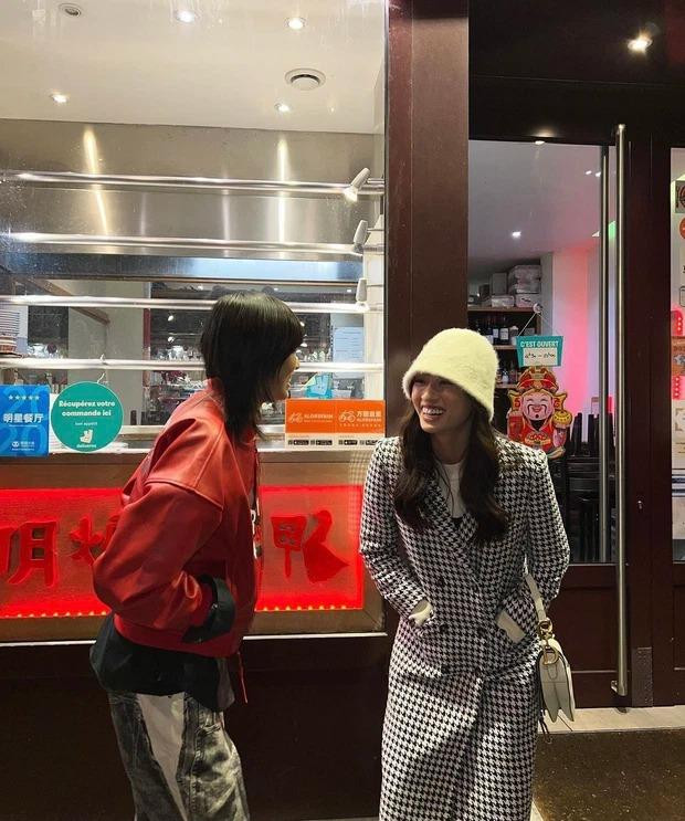 Sau Trang Khiếu, Hoàng Thùy, Thùy Trang,…Phương Oanh là cái tên nối tiếp thành công của dàn mẫu Next Top Việt trên sàn diễn quốc tế. Cô sở hữu chiều cao 1,8m lý tưởng, gương mặt góc cạnh, đậm nét Á Đông, thu hút các nhà mốt trên thế giới.