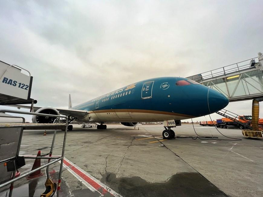 Chuyến bay đầu tiên của Vietnam Airlines đón công dân Việt Nam tại Ukraine đã hạ cánh tại sân bay Henri Coandă ở Thủ đô Bucharest của Romania vào chiều ngày 7/3 (giờ địa phương). (Ảnh: CTV/Vietnam+)