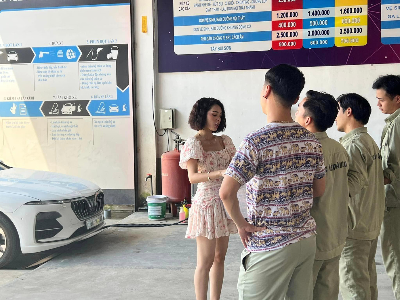 Nhân vật mới do Quỳnh Lương thủ vai với điệu bộ nũng nịu, đáng yêu đến gara ô tô của Khải. Ảnh: FBNV