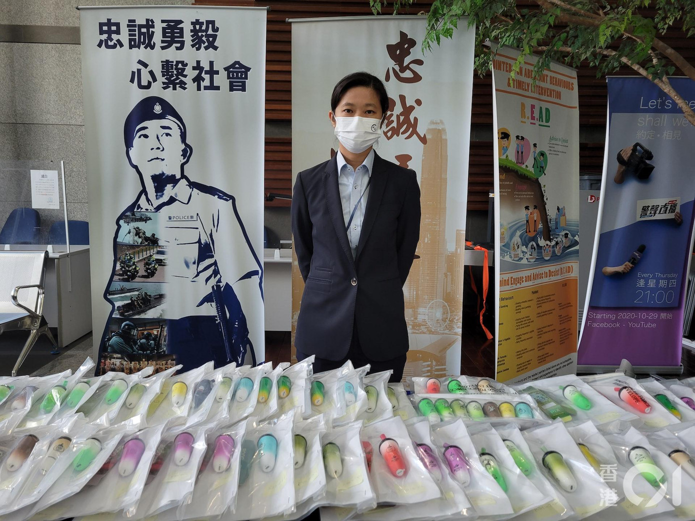 Chánh thanh tra thuộc đội ba khu vực phía nam cho biết các KOL bị bắt vì sử dụng mạng xã hội để quảng cáo các trang web cờ bạc bất hợp pháp. Ảnh: HK01.