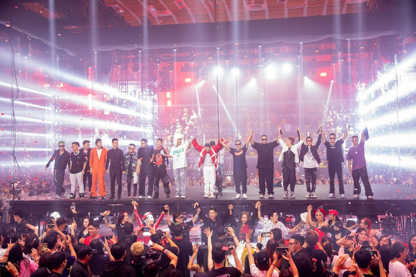 Live Concert diễn ra hoành tráng với phần âm thanh và ánh sáng được đầu tư lên đến hàng chục tỷ đồng.