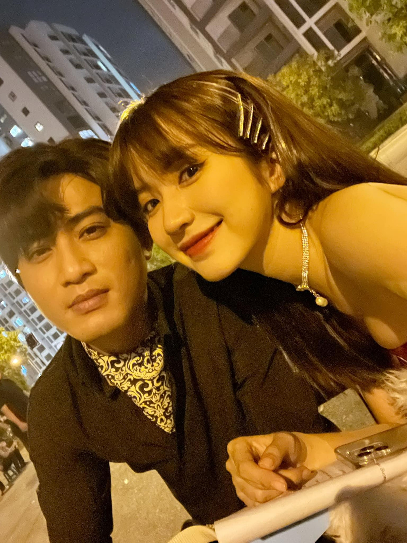 Loạt hình ảnh hậu trường được nữ diễn viên chia sẻ lên trang cá nhân