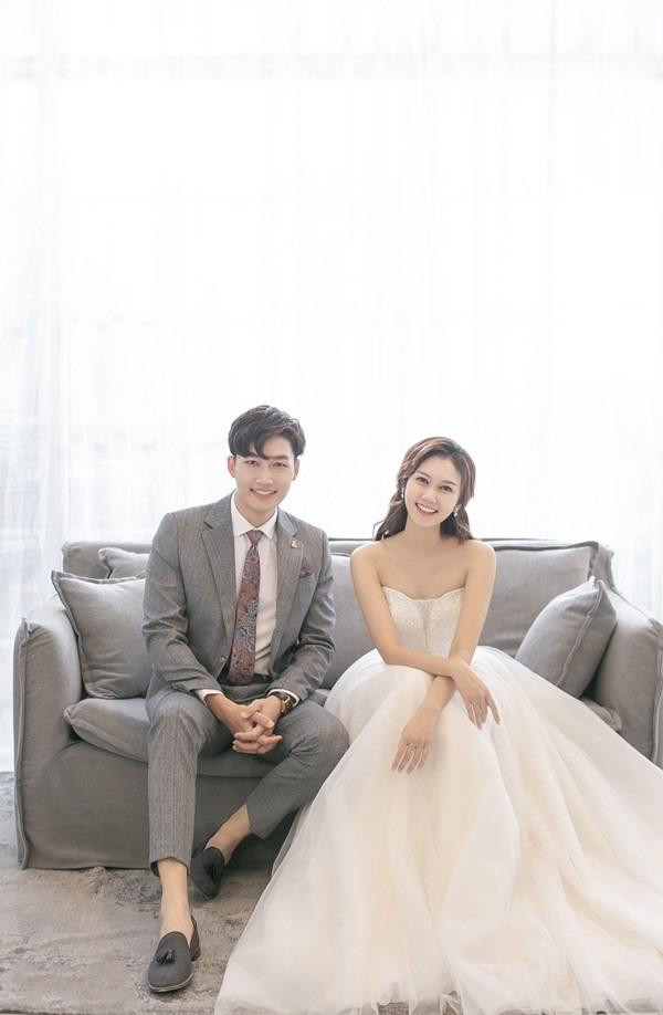 Anh và bạn gái cũ – diễn viên Hương Giang – có rất nhiều bộ ảnh cưới chụp cùng nhau. Chia sẻ lên trang cá nhân, không ít khán giả tiếc nuối cho cuộc tình 6 năm của hai người đã không có kết thúc tốt đẹp. Anh và bạn gái cũ – diễn viên Hương Giang – có rất nhiều bộ ảnh cưới chụp cùng nhau. Chia sẻ lên trang cá nhân, không ít khán giả tiếc nuối cho cuộc tình 6 năm của hai người đã không có kết thúc tốt đẹp.