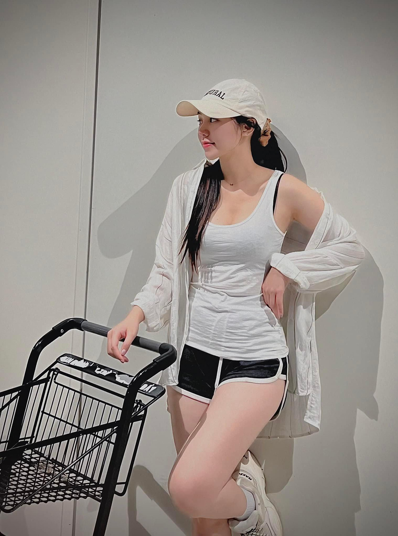 Cũng như nhiều diễn viên khác, công việc của Quỳnh Kool đòi hỏi yêu cầu về hình thể. Cô luôn ý thức việc duy trì vóc dáng cân đối. Nữ diễn viên duy trì tập luyện để vóc dáng săn chắc, cân đối hơn.