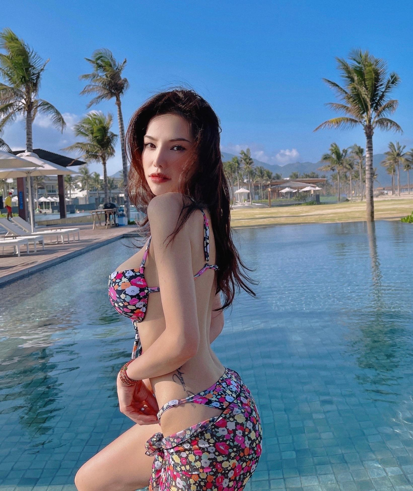 Nữ diễn viên Chạy trốn thanh xuân đã lâu không còn mặn mà với sự nghiệp diễn xuất. Cô thường xuyên chia sẻ nhiều hình ảnh vi vu du lịch cùng chồng.