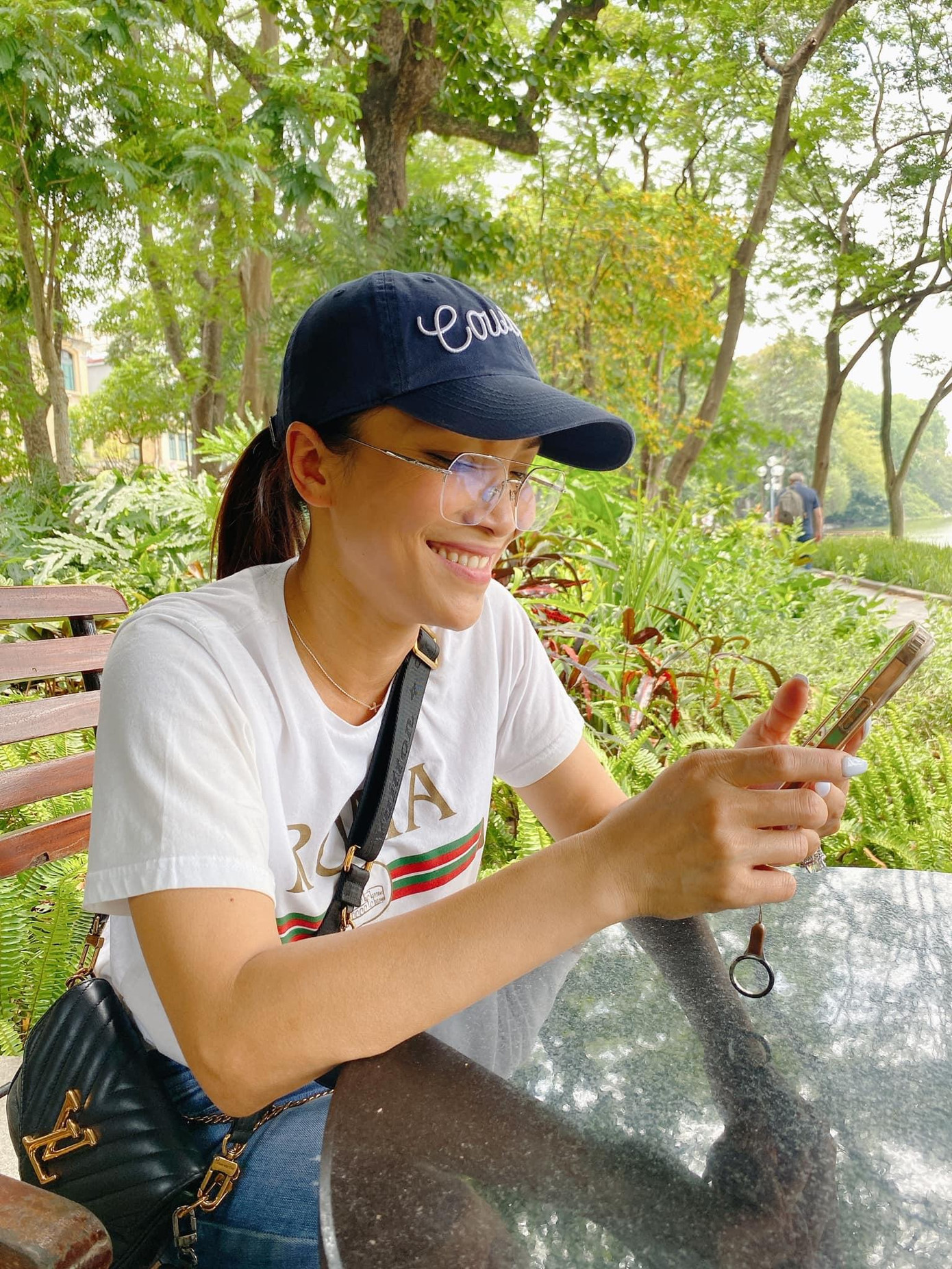 Ca sĩ Hồng Ngọc quay trở về thăm quê hương cùng hai con sau 2 năm dịch bệnh COVID-19. Trên trang cá nhân, cô chia sẻ nhiều hình ảnh thăm gia đình, bạn bè, thăm thú nhiều địa điểm từ Nam ra Bắc.