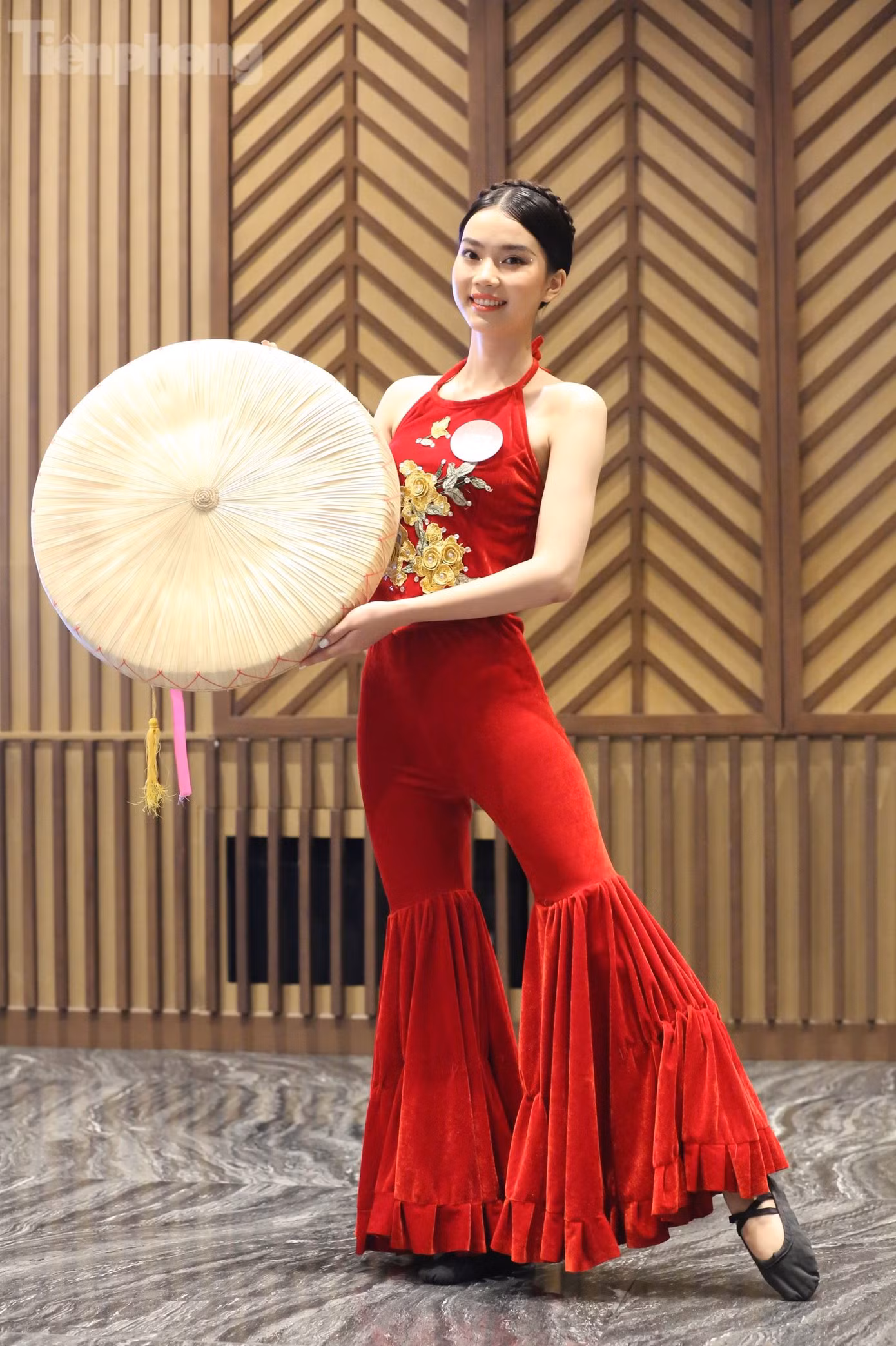 Vòng thi Người đẹp tài năng, cô biểu diễn tiết mục múa Kẽo cà kẽo kẹt. Sự dẻo dai, uyển chuyển giúp cô ghi tên vào top 3 cùng các thí sinh Lê Nguyễn Ngọc Hằng, Trần Gia Hân. Cả 3 cô gái sau đó có buổi chụp hình đặc biệt cùng Hoa hậu Đỗ Thị Hà.
