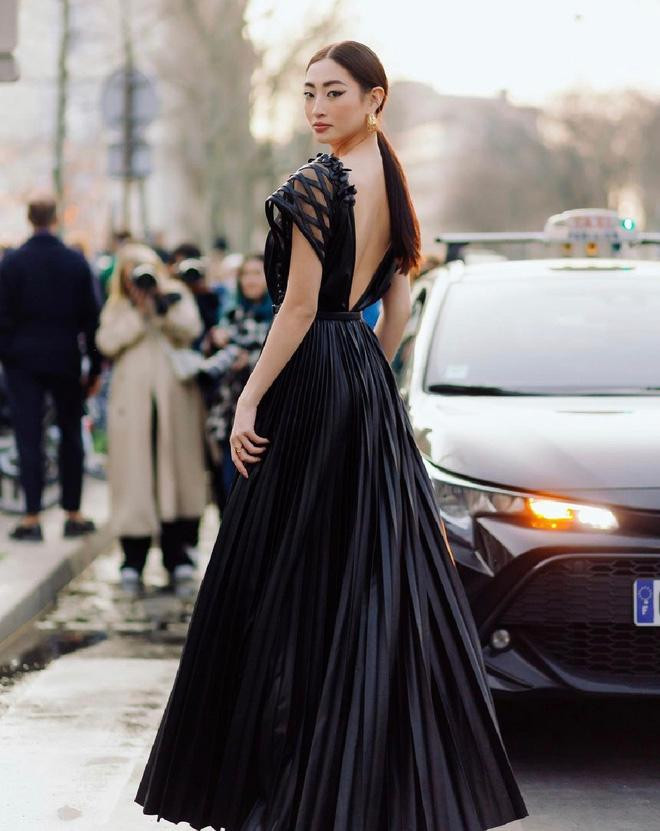 Còn với Lương Thùy Linh, người đẹp gây thương nhớ khi thả dáng ở Paris Fashion Week với thiết kế sang trọng. Cô còn được các fans khen ngợi có thần thái tựa như minh tinh Củng Lợi.