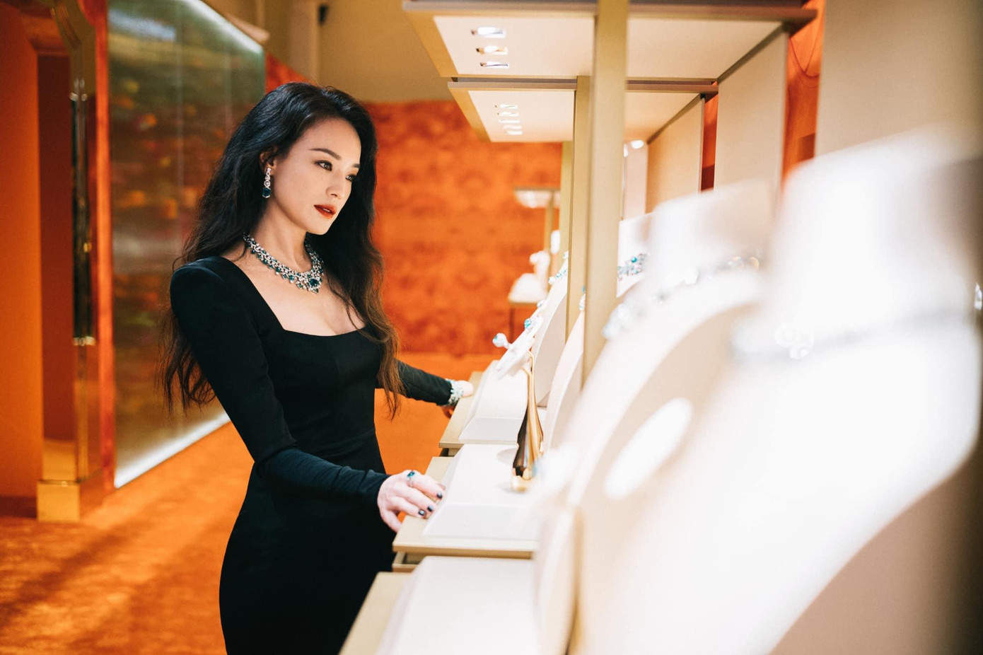 So với hồi mới vào nghề, nữ diễn viên nóng bỏng, quyến rũ hơn bội phần.