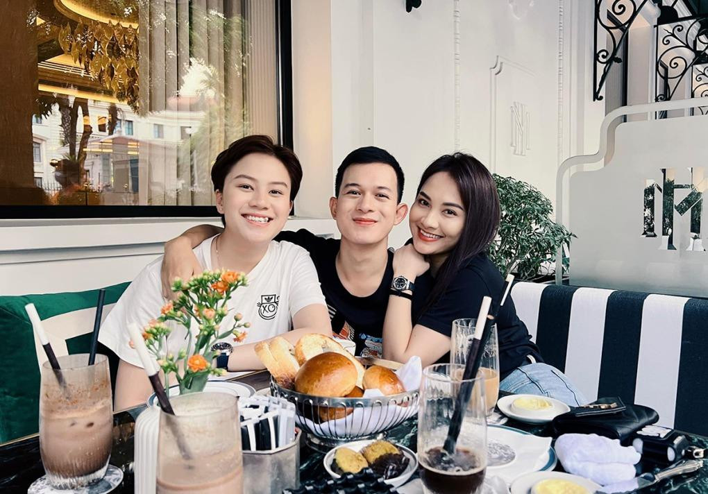 Bảo Hân, Quang Anh, Bảo Thanh café tán gẫu đón tiết trời thu Hà Nội.