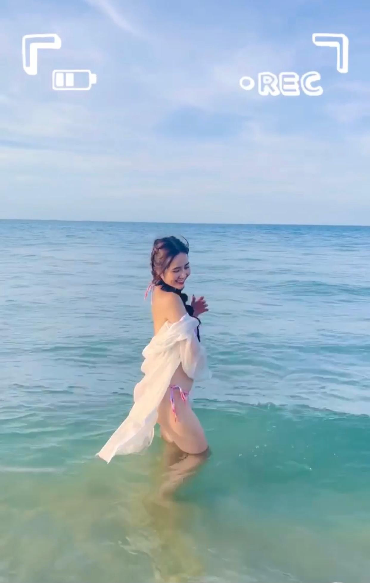 Mỹ nhân 32 tuổi đón nhận “mưa lời khen” của khán giả vì thần sắc luôn tươi trẻ, đầy sức sống. Mỹ nhân 32 tuổi đón nhận “mưa lời khen” của khán giả vì thần sắc luôn tươi trẻ, đầy sức sống.