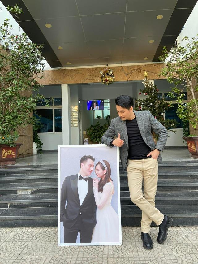 Việt Anh chia sẻ ảnh cưới của anh và Lã Thanh Huyền trong phim Việt Anh chia sẻ ảnh cưới của anh và Lã Thanh Huyền trong phim