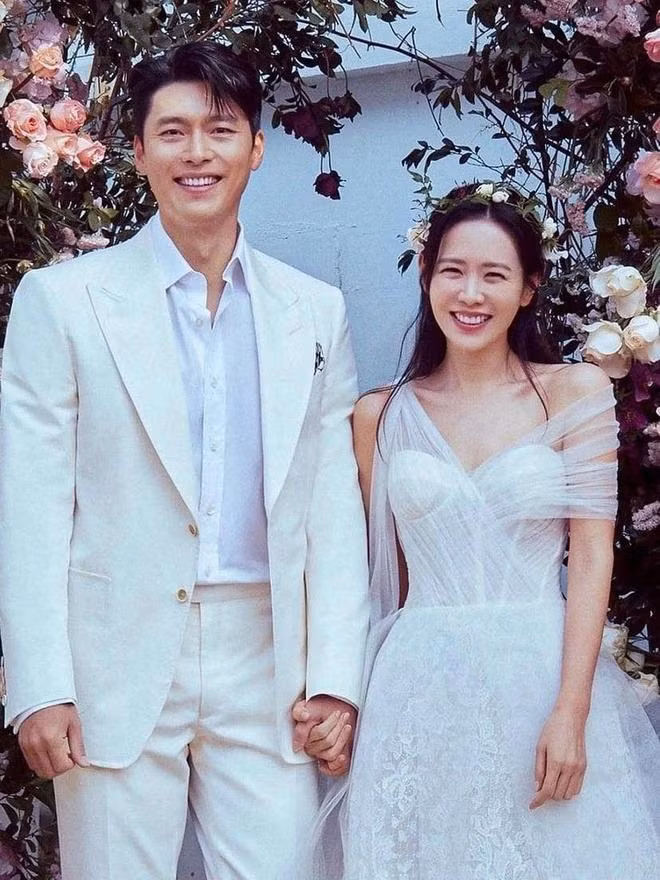 Hyun Bin và Son Ye Jin lên chức bố mẹ sau 8 tháng về chung một nhà.