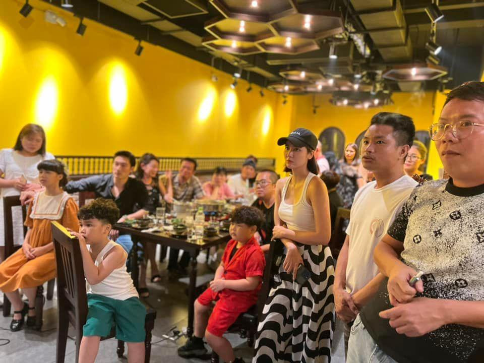 Các diễn viên xúc động rơi nước mắt khi xem tập cuối phim Các diễn viên xúc động rơi nước mắt khi xem tập cuối phim